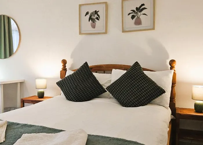 Harrow Deluxe 2-Bed Garden Flat, Free Parking, Near Tube
