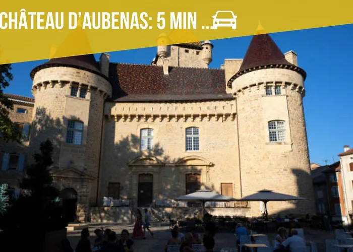 Les Capucines, Comme Chez Soi, Loin De Chez Soi