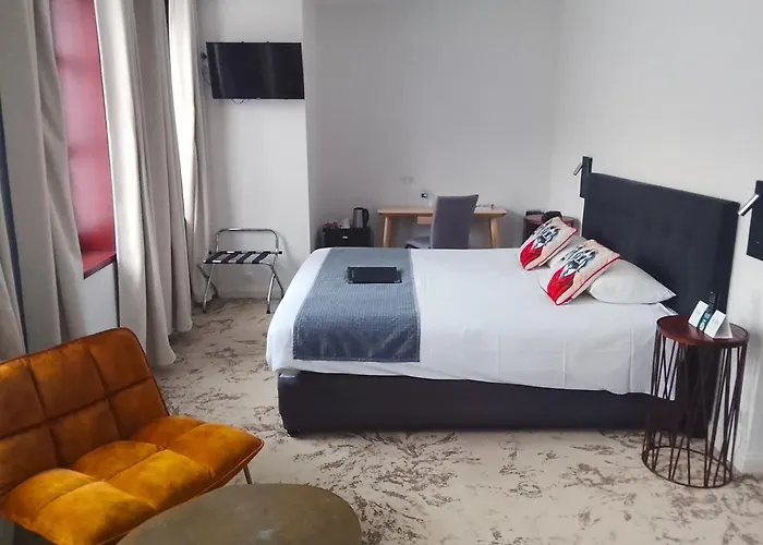 Logis Hotel & Restaurant - Les Hauts De Montreuil