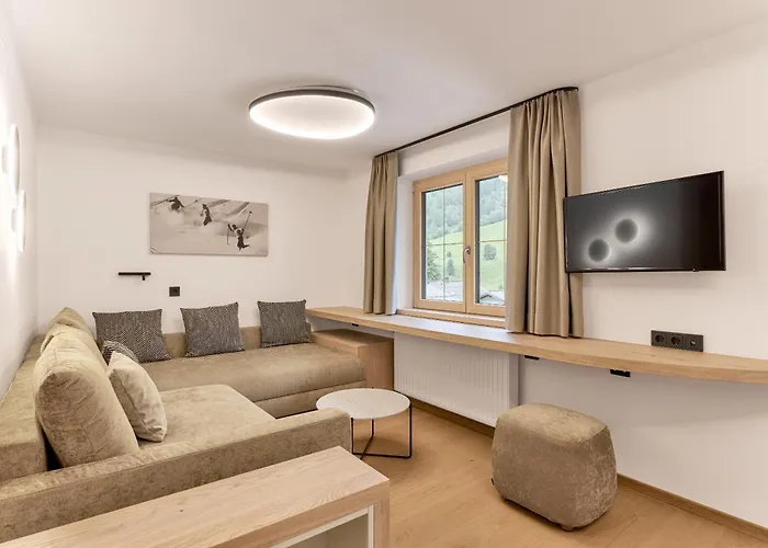 Quality Hosts Arlberg - Hotel Goldenes Kreuz B&B - Sommerkarte Premium Inklusive