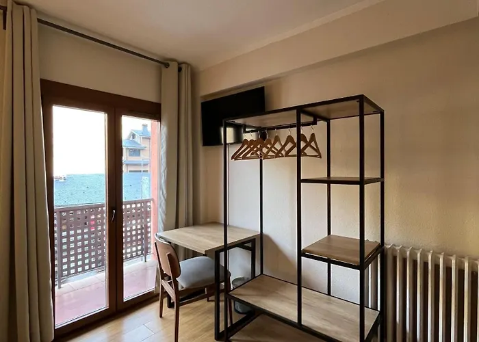 Hotel Niu A 50 M Del Funicamp