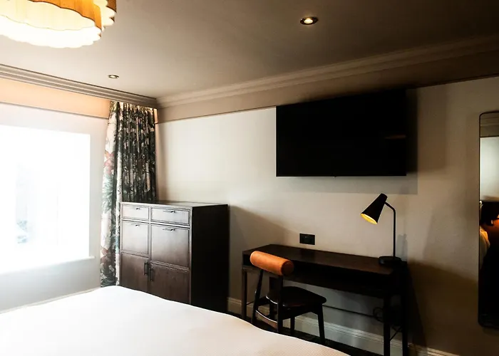 Longlands Inn & Cottages