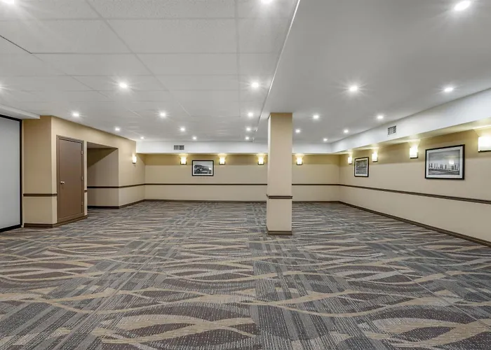 Best Western Plus Baker Street Inn