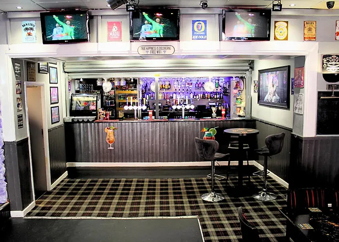 Peek-A-Booze - Budget Hotel - Adults Only