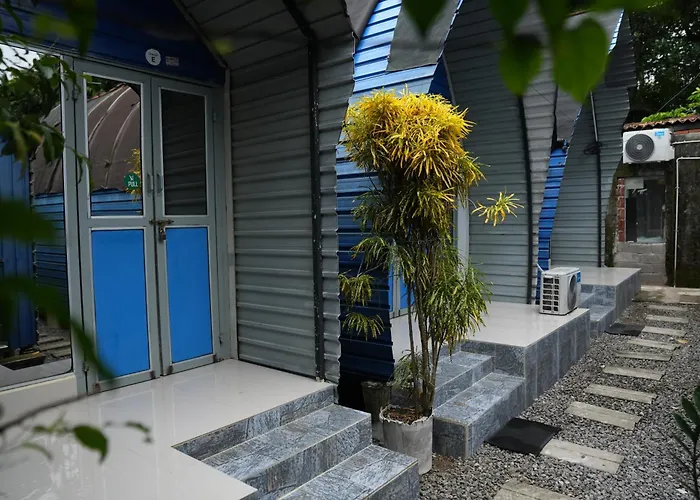 Airport A4 Transit Hub - Eco Chalets - Cmb Free Airport Pick Up & Drop 24 Hrs