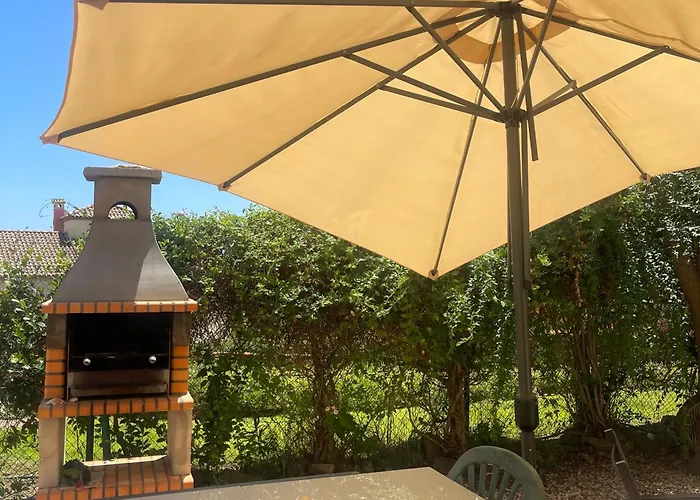 Costa Esuri 3 Bedroom House, Pool Access, Private Parking, Garden Bbq