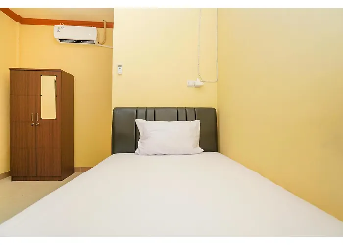 Oyo Life 2619 Kost Keluarga Cemara
