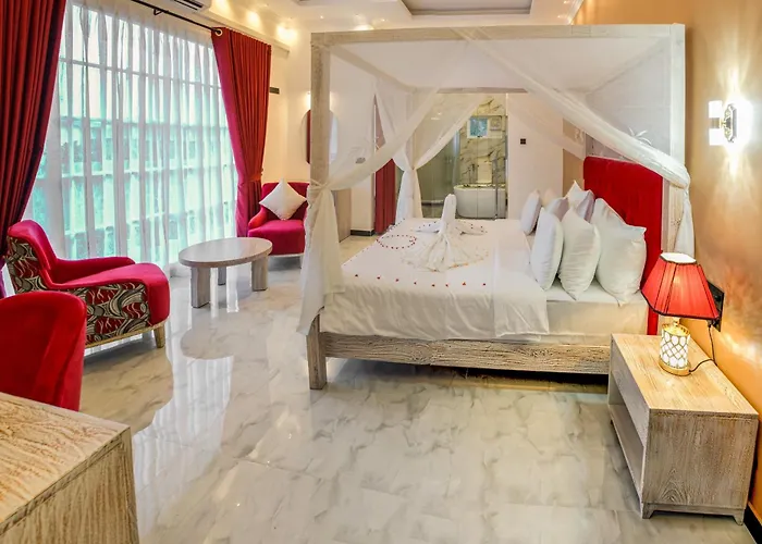 White Land City Hotel