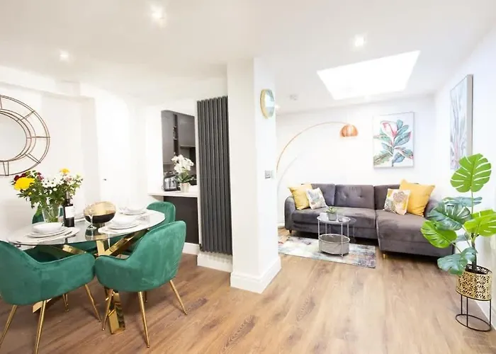 Luxury Pad Centrally Located Near Brighton Station