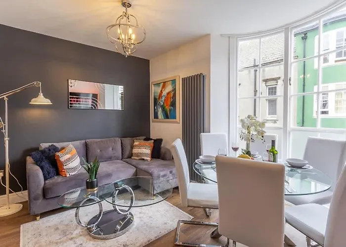 Bright Cheery 4 Bd Apartment By Brighton Station