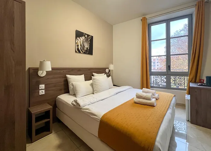 Square Hotel