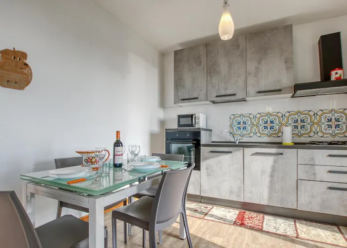 2 Bedroom Stunning Home In Chiavari