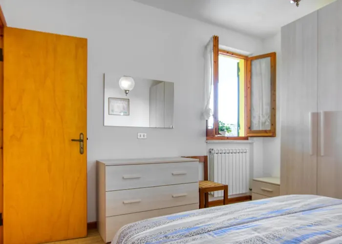 2 Bedroom Stunning Home In Chiavari