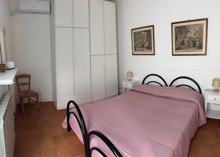 Spaziosa Casa Con Giardino E Dependance