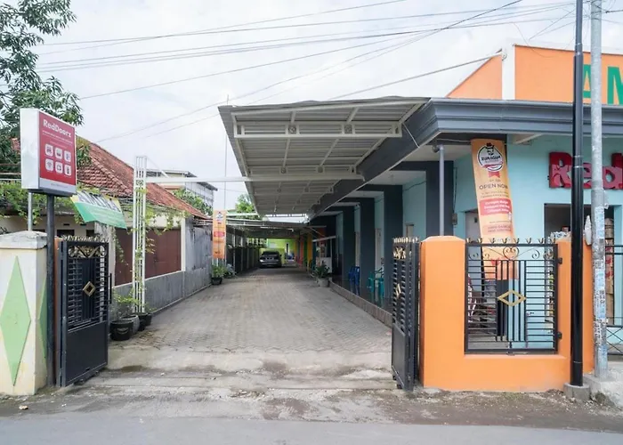Reddoorz Syariah Near Lippo Plaza Sidoarjo