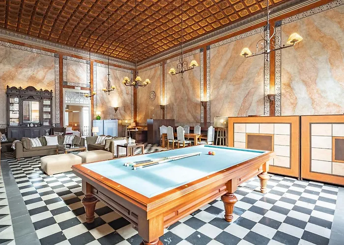 Casa Indiana En El Corazon De Begur Con Azotea