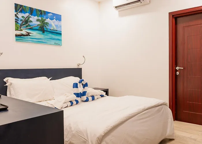 Handhu Runbaa Inn - Dhangethi
