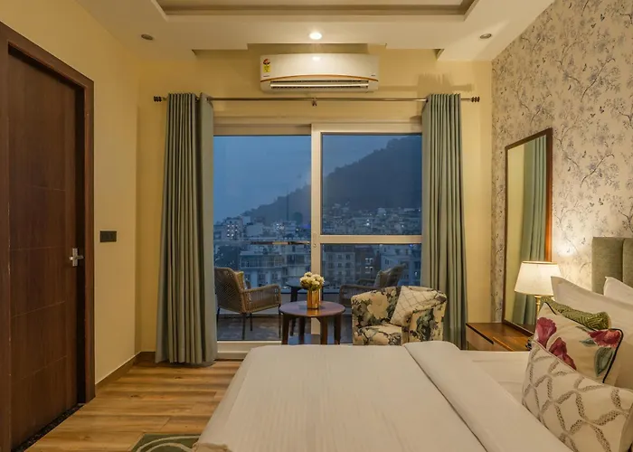 Perfectstayz Premium Pinaaki Rooftop Cafe With Ganges View