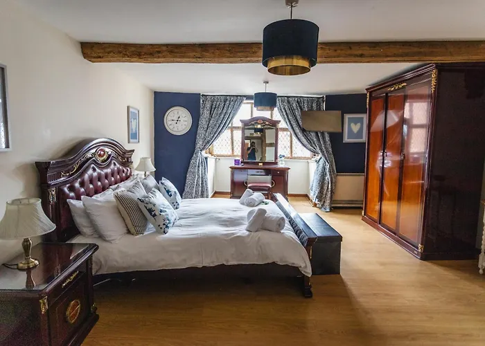 Five Guest Rooms In Tudor House Frankwell Shrewsbury With Free Wifi
