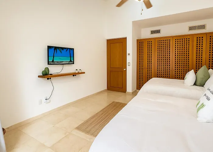 7Br Private Jacuzzi & Pool Villa Sleeps 16 Walk To Beach Lagoon And Golf