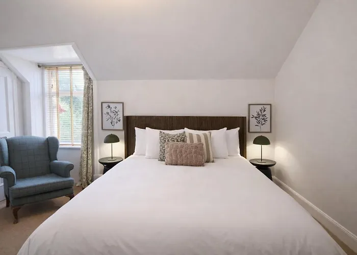 Ladies Walk - Stunning Riverfront Home