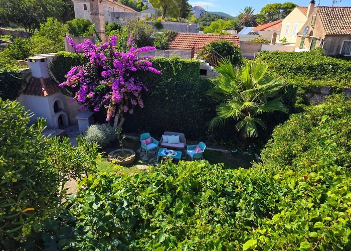 Villa Franca - With Private Garden, Near Beach