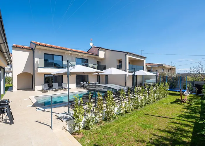Villa Domenica Medelina 5. City Center, Pool, Jacuzzi, Sauna