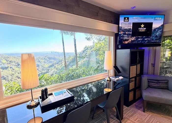 Hollywood Hills Jetliner Views At Studio 1080 Hollywood