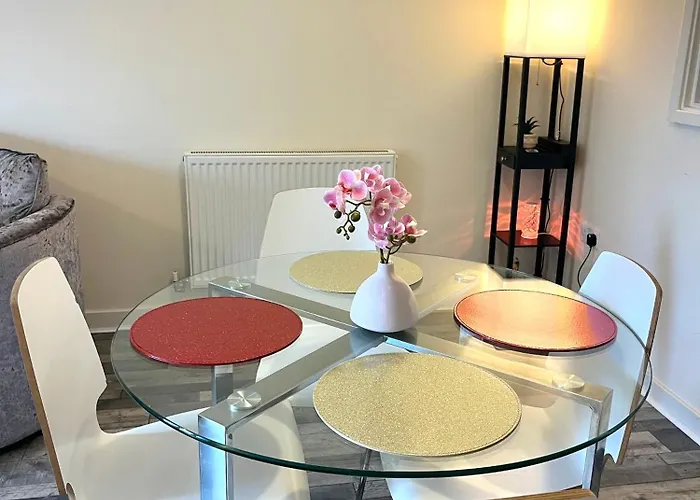 Spacious Two Bedrooms Apartment For Business And Holiday