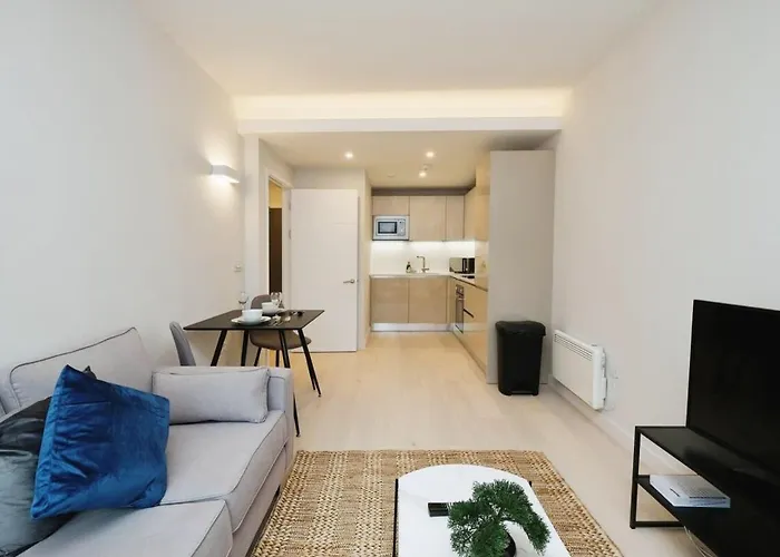 Modern 1 Bed Apt Bracknell- With Parking