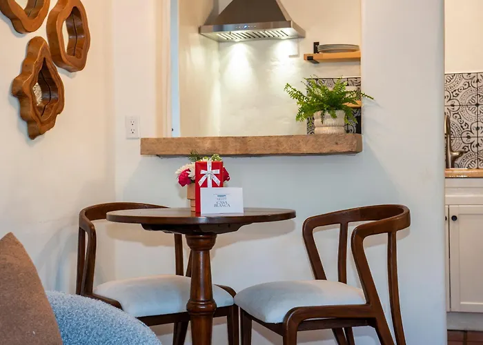 Casa Blanca Suite B2 - Sunlit Montecito Studio Retreat With Patio