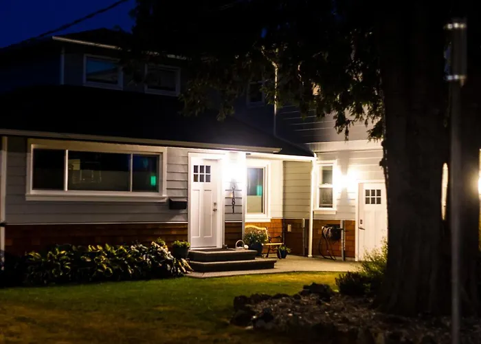 Location, Location, Location-Immaculate 1 Bedroom Suite