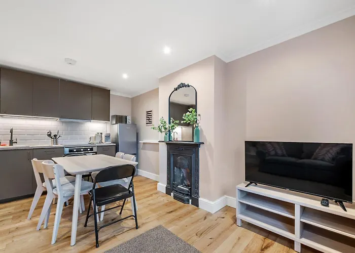 Lovely Ealing 3 Bed Flat