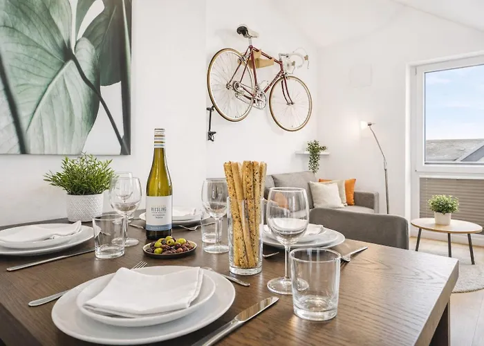 Kstay Apartment-Kombi Im Eg Und Dg Fuer Bis Zu 8 Personen Mit Dachterrasse, Parkplaetzen, Smart-Tvs