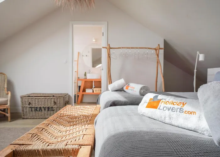Charming Design House In Montijo With Garden - 41
