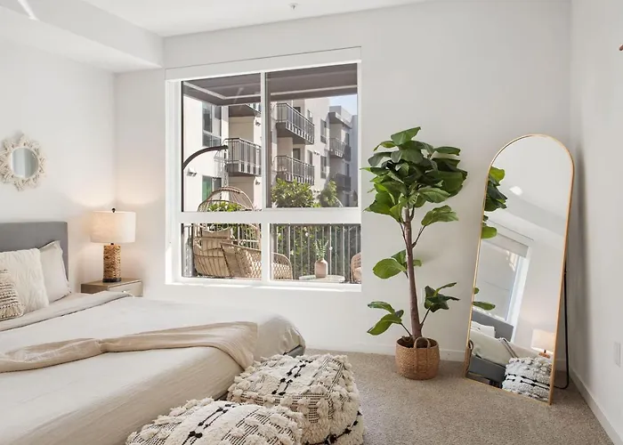 Luxury 1Bdr Centrally Located In Hollywood