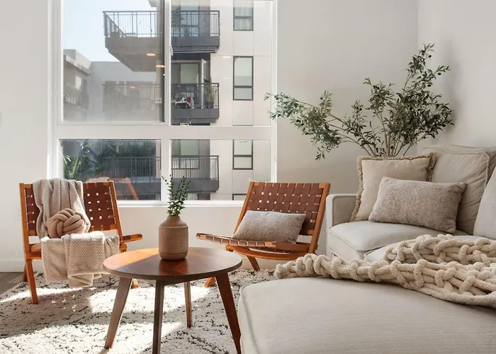 Luxury 1Bdr Centrally Located In Hollywood