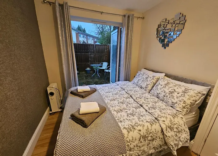 Cozy Central One Bedroom Flat