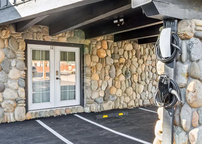 South Lake Chalet, A Zenstay Hotel