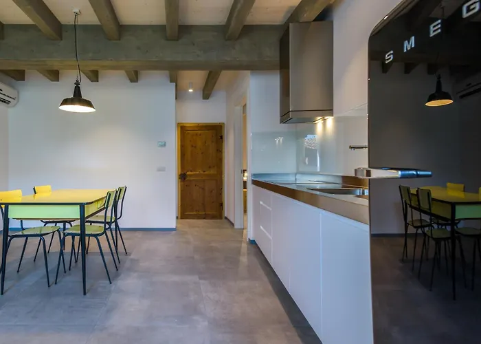 Casa Kaki - Eco Friendly Apartments With Parking & Private Courtyard