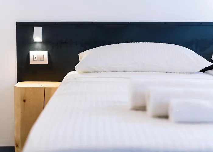 Casa Kaki - Eco Friendly Apartments With Parking & Private Courtyard