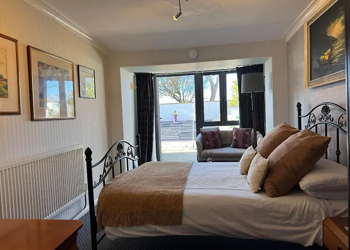 Knights Court Hotel