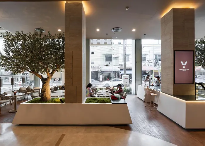 Golden Crown Grand Hotel