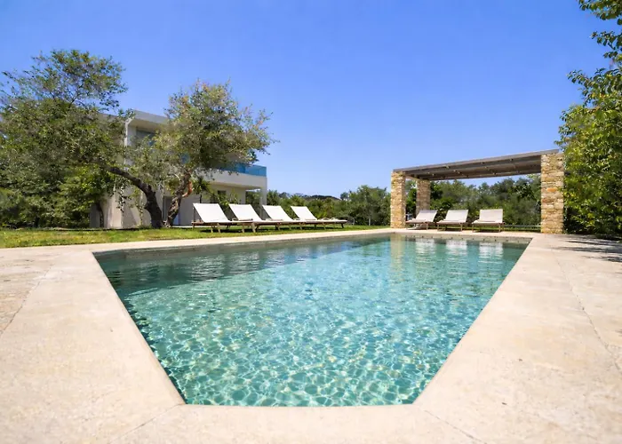 Luxury Villa Marian With Heated Private Pool And Jacuzzi Near The Beach Of Georgioupoli