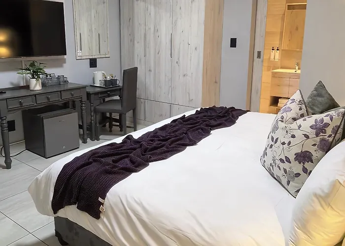 Cascades Guest Lodge