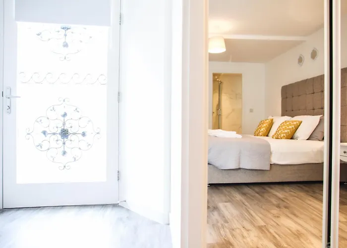 Casa Fresa - King Street Apartments