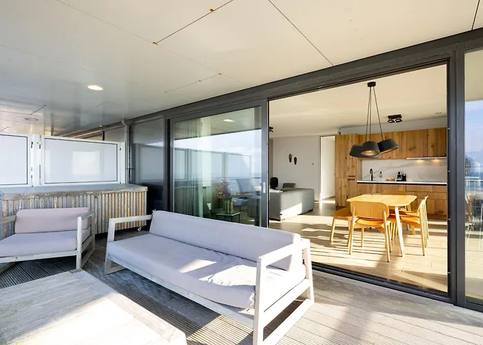 Maris Apartments