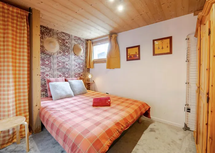 Chalet Lapiaz - 2 Chambres Plein Centre - Jardin, Wifi & Parking!