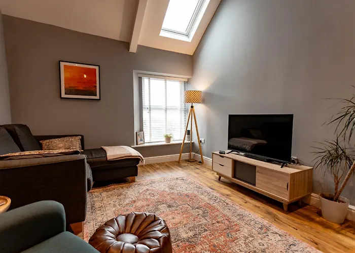 Stylish Tenby Apartment, Great Location, Parking