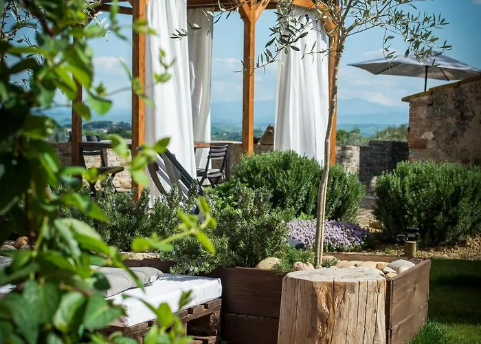 Palazzo Del Papa Country Suites-5 Mins From Siena & Chianti Views
